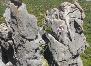  Advancing on the via ferrata 